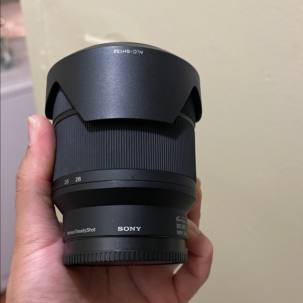 Sony 28-70mm F3.5-5.6 FE OSS Interchangeable Standard Zoom Lens; like new. - Picture 2 of 4
